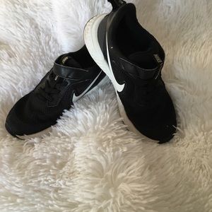 Kids Nike revolutions